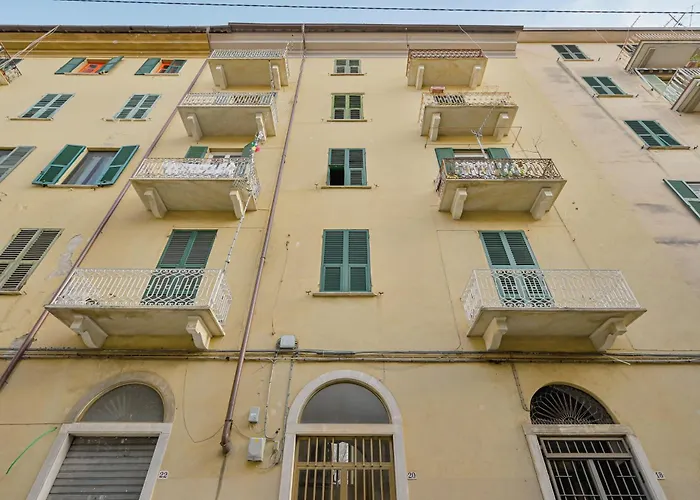 Guesthost - One Step Away From The Historic Center Lovely Flats * לה ספציה