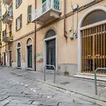 Guesthost - One Step Away From The Historic Center Lovely Flats * Специя