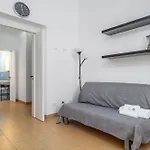 Guesthost - One Step Away From The Historic Center Lovely Flats Апартаменты