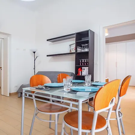 Guesthost - One Step Away From The Historic Center Lovely Flats