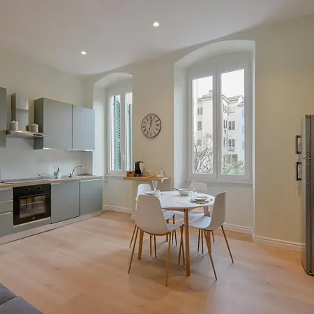 Guesthost - One Step Away From The Historic Center Lovely Flats Διαμέρισμα