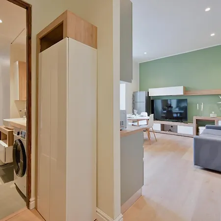 Guesthost - One Step Away From The Historic Center Lovely Flats Διαμέρισμα *