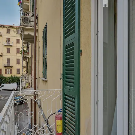 Guesthost - One Step Away From The Historic Center Lovely Flats *